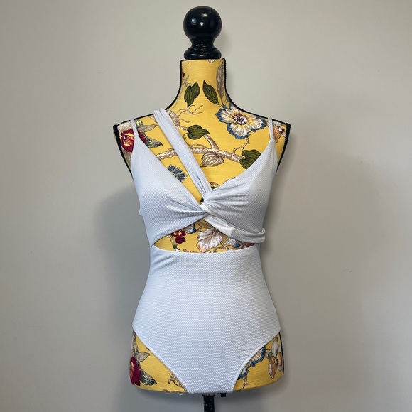 Aerie Full Coverage Light Gray Tie Front Detail One Piece Swimsuit Size Medium - Picture 1 of 9